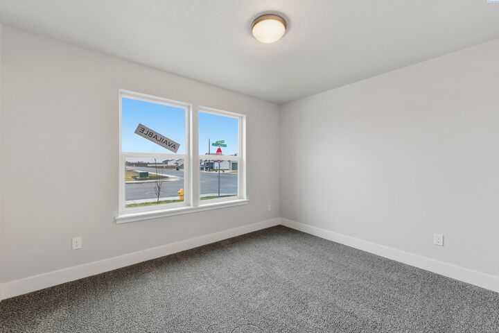 Property Photo: 1607 Castlewood Ct WA 98930