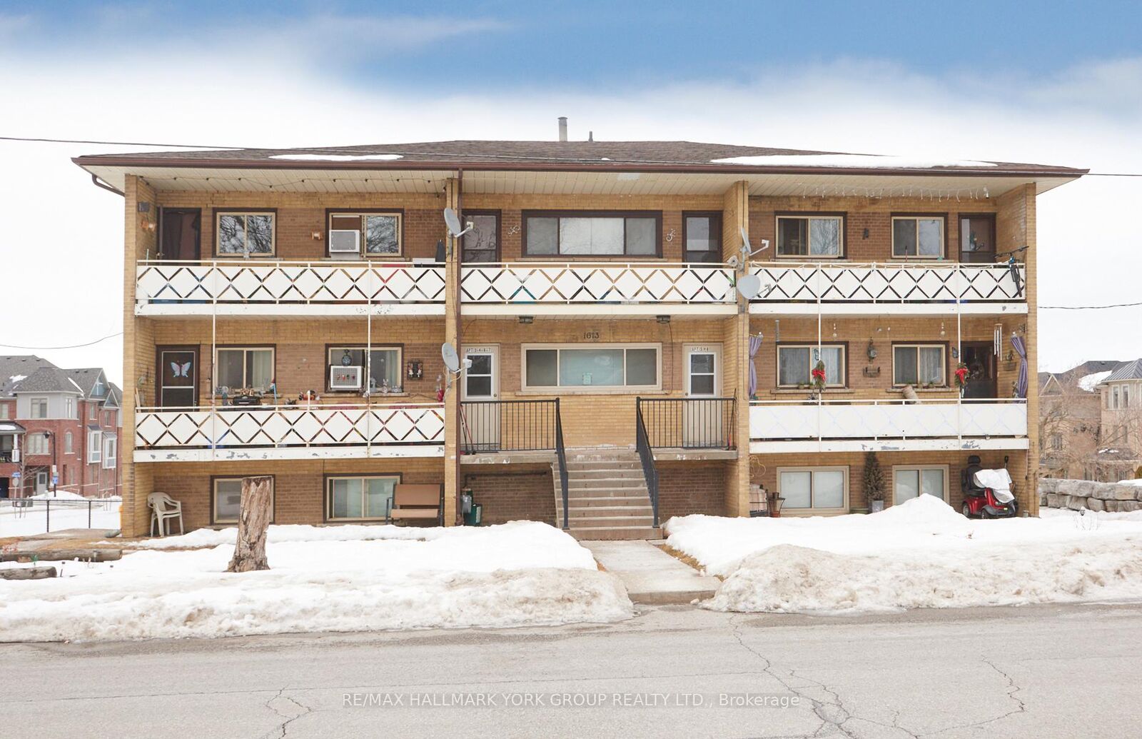 Property Photo: 1613 Dufferin Street ON L1N 1B3