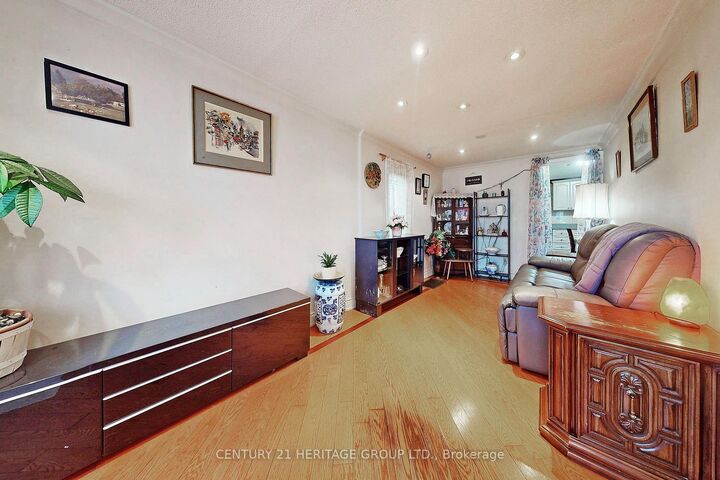 Property Photo:  1045 East Avenue  ON L5E 1X1 