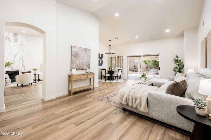 Property Photo:  1033 E Hearne Way  AZ 85234 