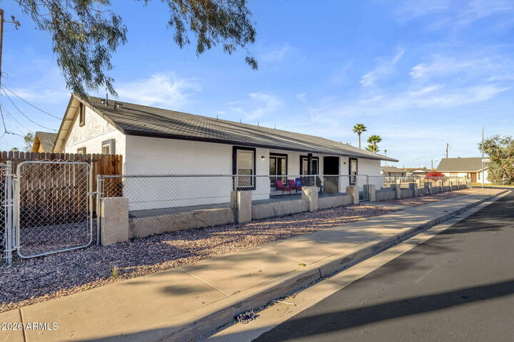 Property Photo:  1121 N 25th Place  AZ 85008 