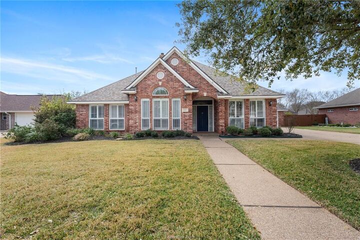 Property Photo:  814 Royal Adelade Drive  TX 77845 