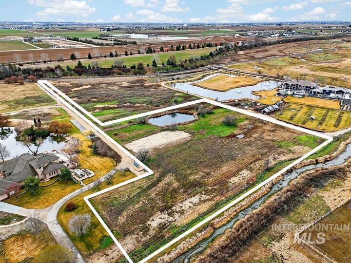 Property Photo:  7549 N Stonebriar Ln  ID 83646 