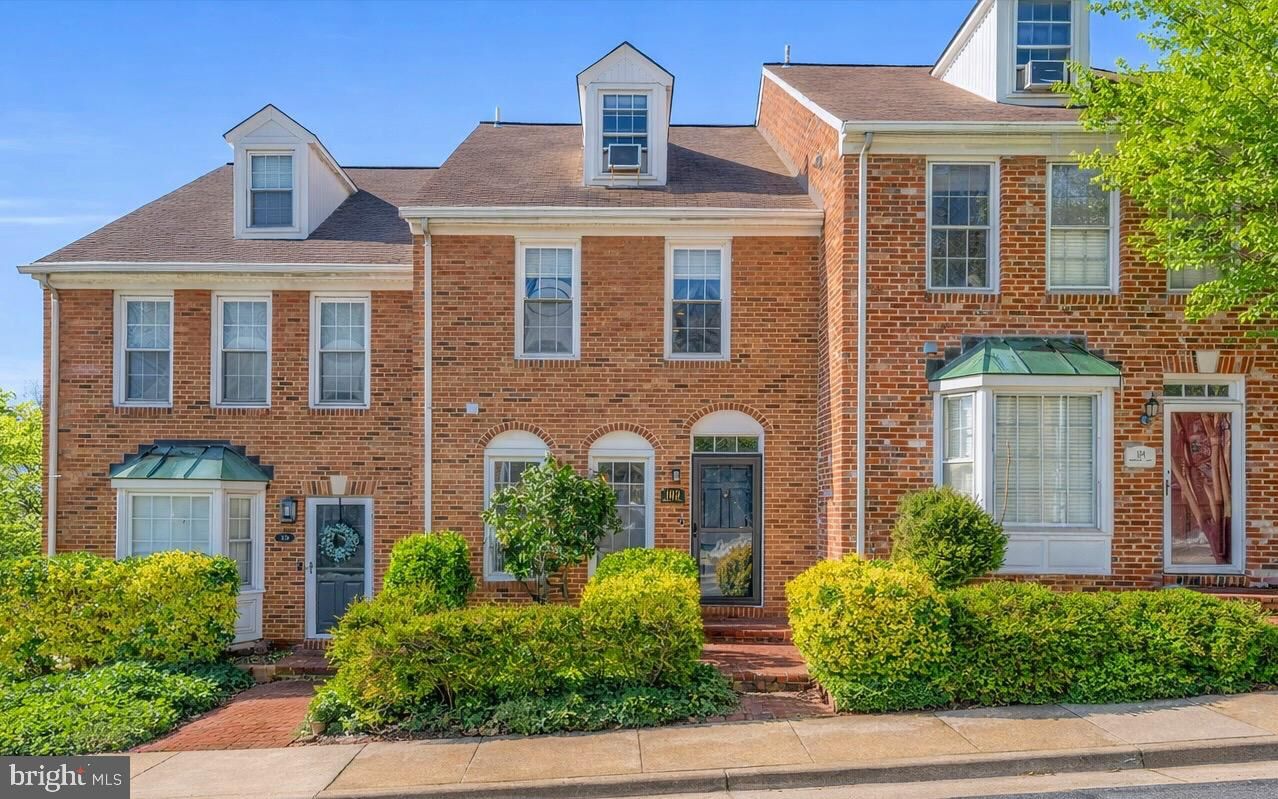 Property Photo:  102 Shooters Court  VA 22314 