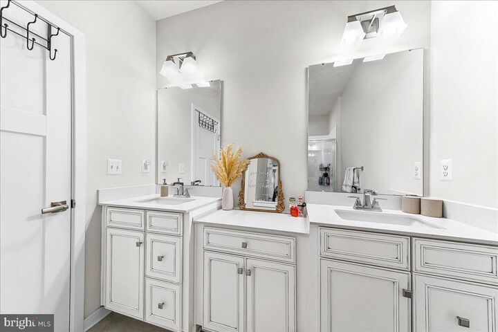 Property Photo:  178 Torrey Drive  DE 19702 