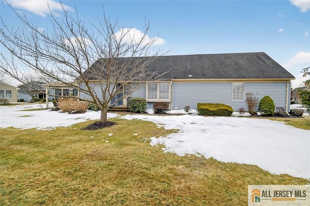 Property Photo:  17 George Washington Drive 17B  NJ 08831 