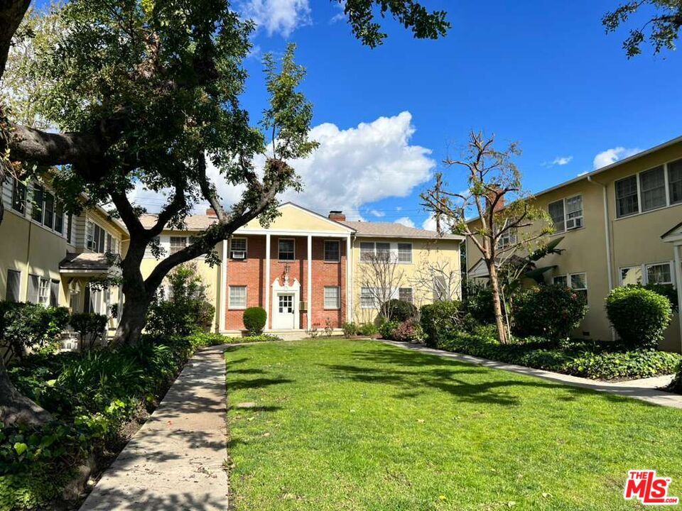 Property Photo: 525 E Maple St CA 91205