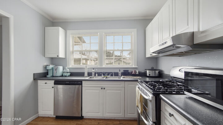 Property Photo:  304 Allen Avenue  FL 32401 