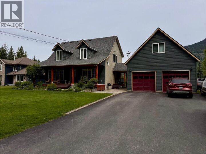 Photo de la propriété:  1820 Illecillewaet Road  BC V0E 2S0 