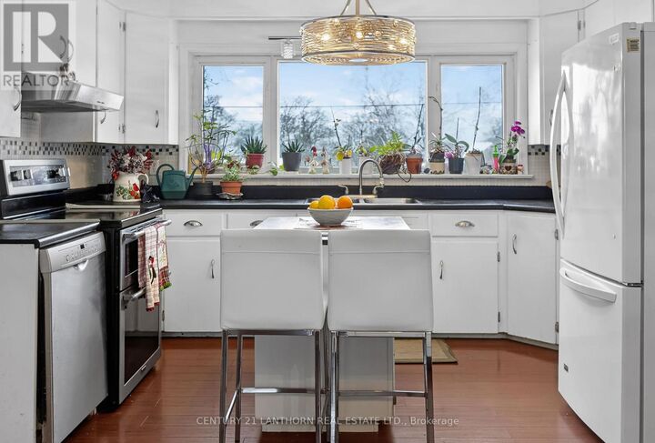 Property Photo:  82 First Avenue  ON K8V 4C5 