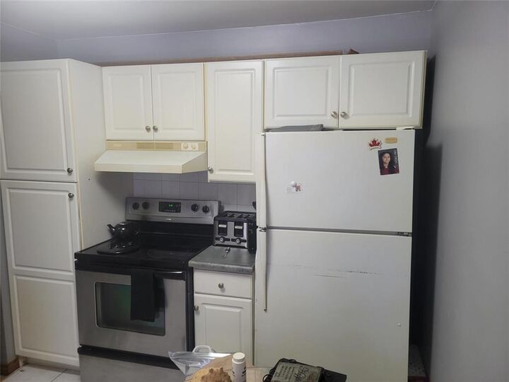 Property Photo:  495 Airlies Street  MB R2X 2A9 