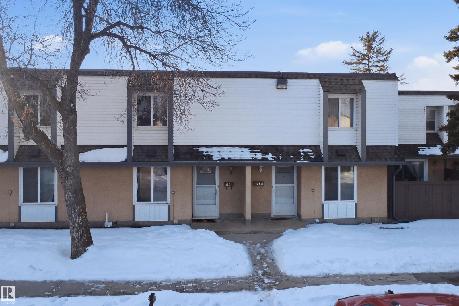 Property Photo:  1 Garden Grove Grove NW B4  AB T6J 2L3 