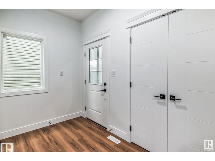 Photo de la propriété:  1703 152 Avenue NW  AB T5Y 2R7 