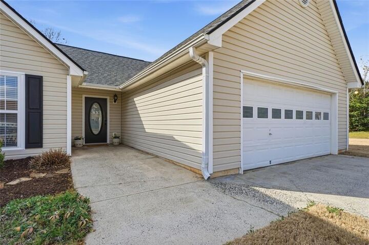 Property Photo:  916 Elijah Way  GA 30620 