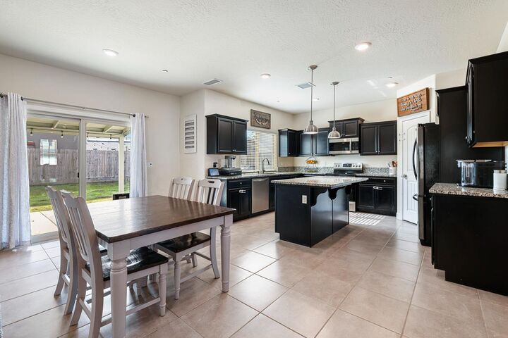 Property Photo:  6883 E Robinson Avenue  CA 93727 
