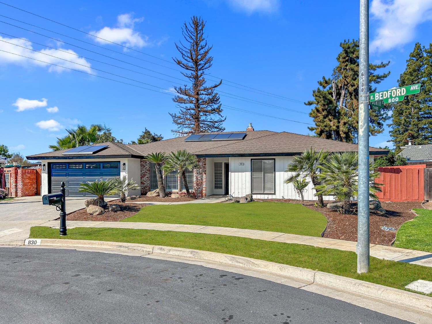 Property Photo:  830 E Bedford Avenue  CA 93720 