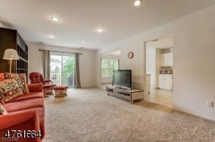 Property Photo:  6 Jennifer Dr 6  NJ 07936 