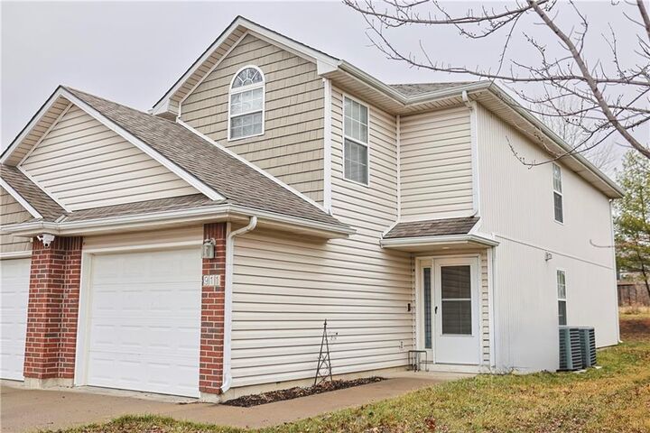 Property Photo:  911 SW Peach Tree Lane  MO 64064 