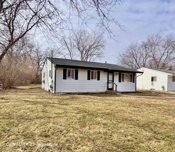 Property Photo:  3910 Peach Street  MI 48601 