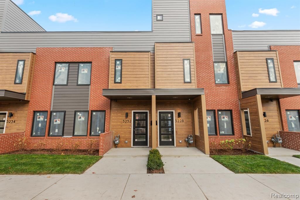 Property Photo:  5220 Avery Street 7  MI 48208 1711 