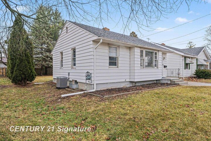 Property Photo:  3312 W Genesee Avenue  MI 48602 