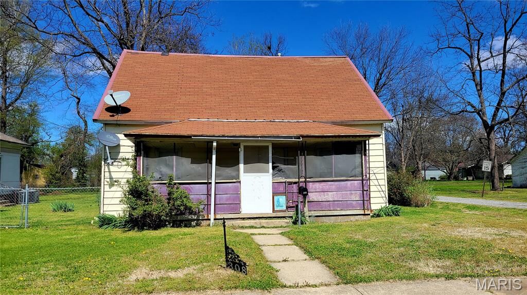 Property Photo:  308 W Cleveland  MO 63834 