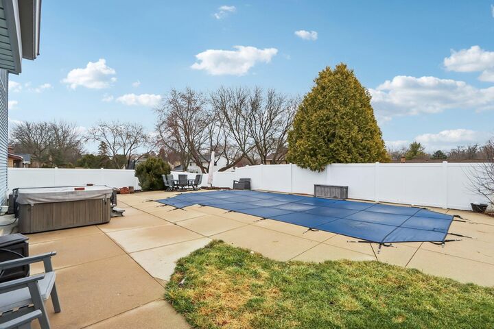 Property Photo:  N28w22131 Indianwood Ct  WI 53186 