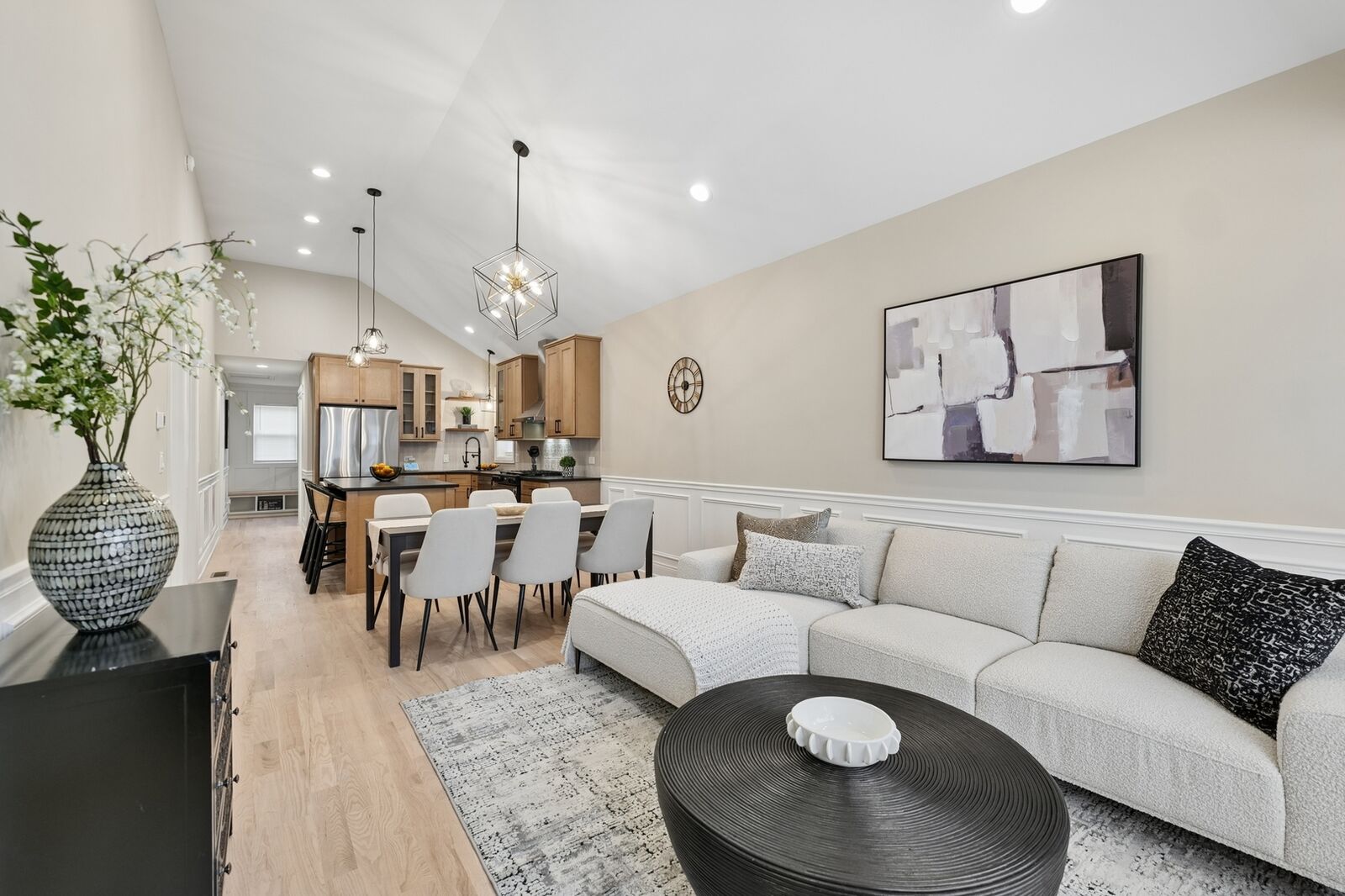 Property Photo:  8133 S Saginaw Avenue  IL 60617 