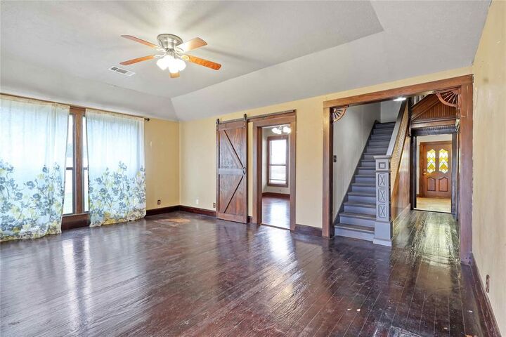 Property Photo: 401 W Maple Street TX 75491