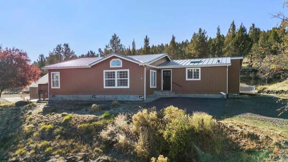 Property Photo:  17550 S Poe Valley Road  OR 97603 