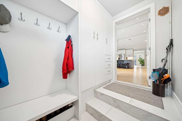 Property Photo: 16 Meadowlark Crescent SW AB T2V 1Z1