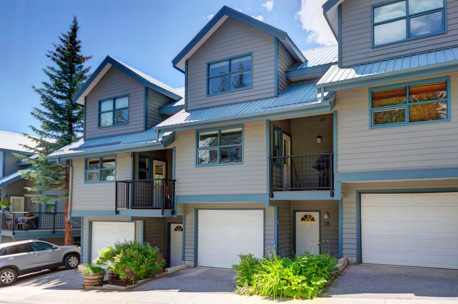 Property Photo: 242 Benchlands Terrace 18 AB T1W 1E9