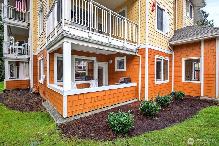 Property Photo:  503  225th Lane NE F101  WA 98074 