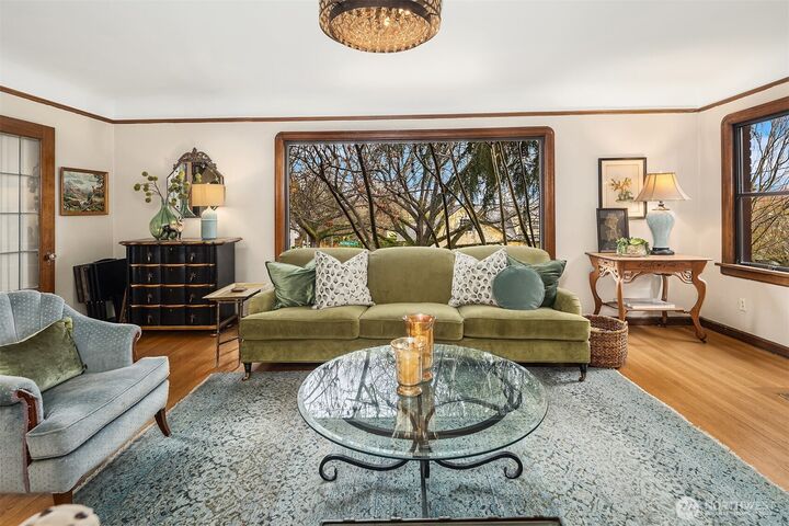 Property Photo:  3939  Meridian Avenue N  WA 98103 