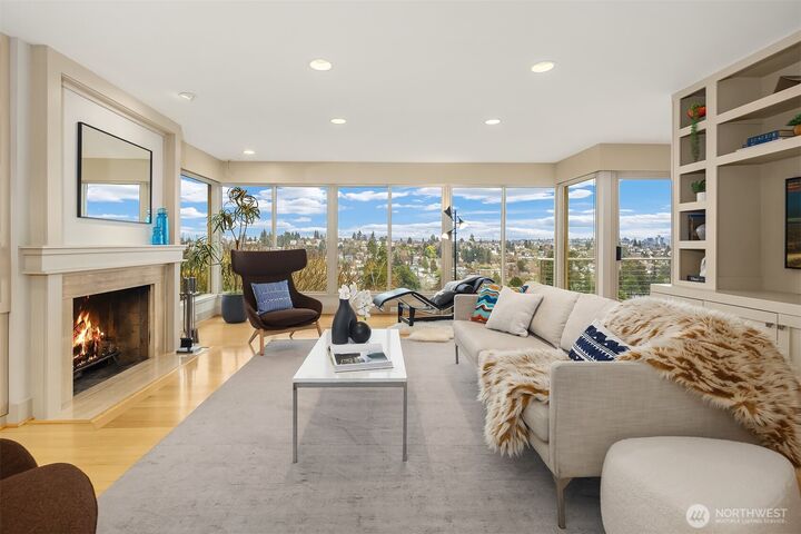 Property Photo:  3026  38th Avenue W  WA 98199 