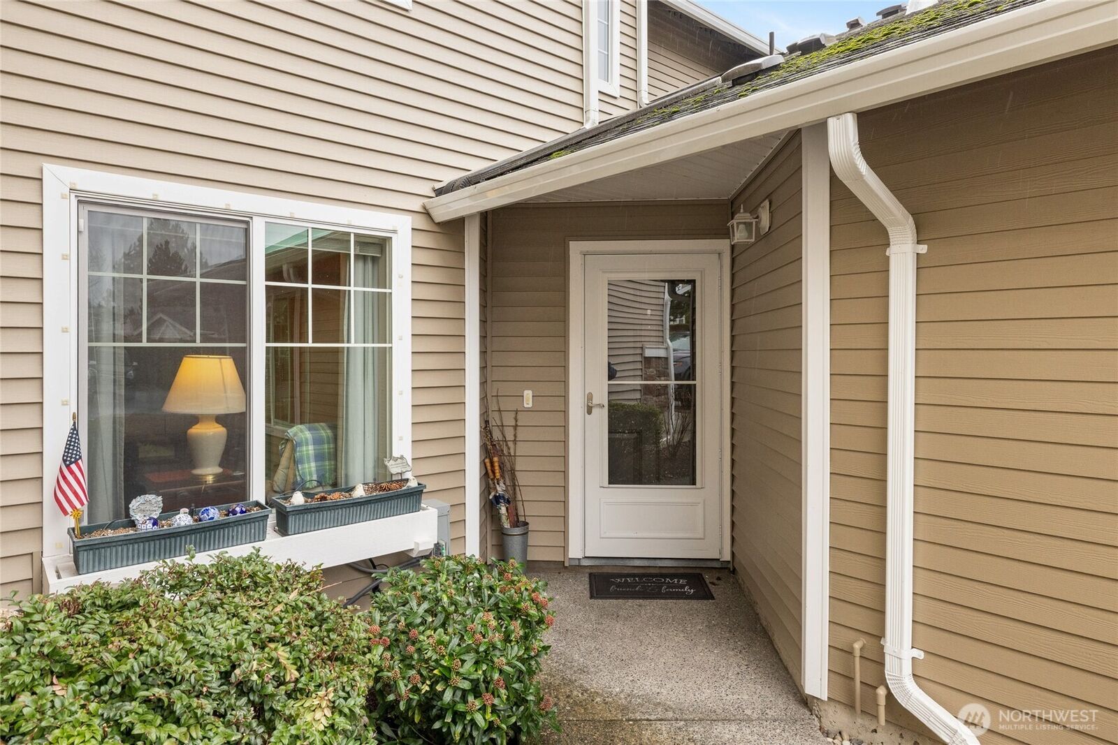 Property Photo:  906  72nd Street SE  WA 98092 