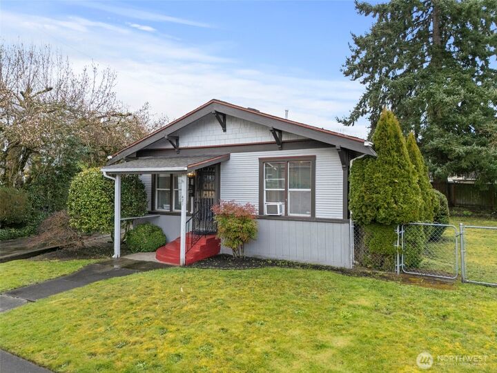 Property Photo:  421  2nd Street NW  WA 98371 