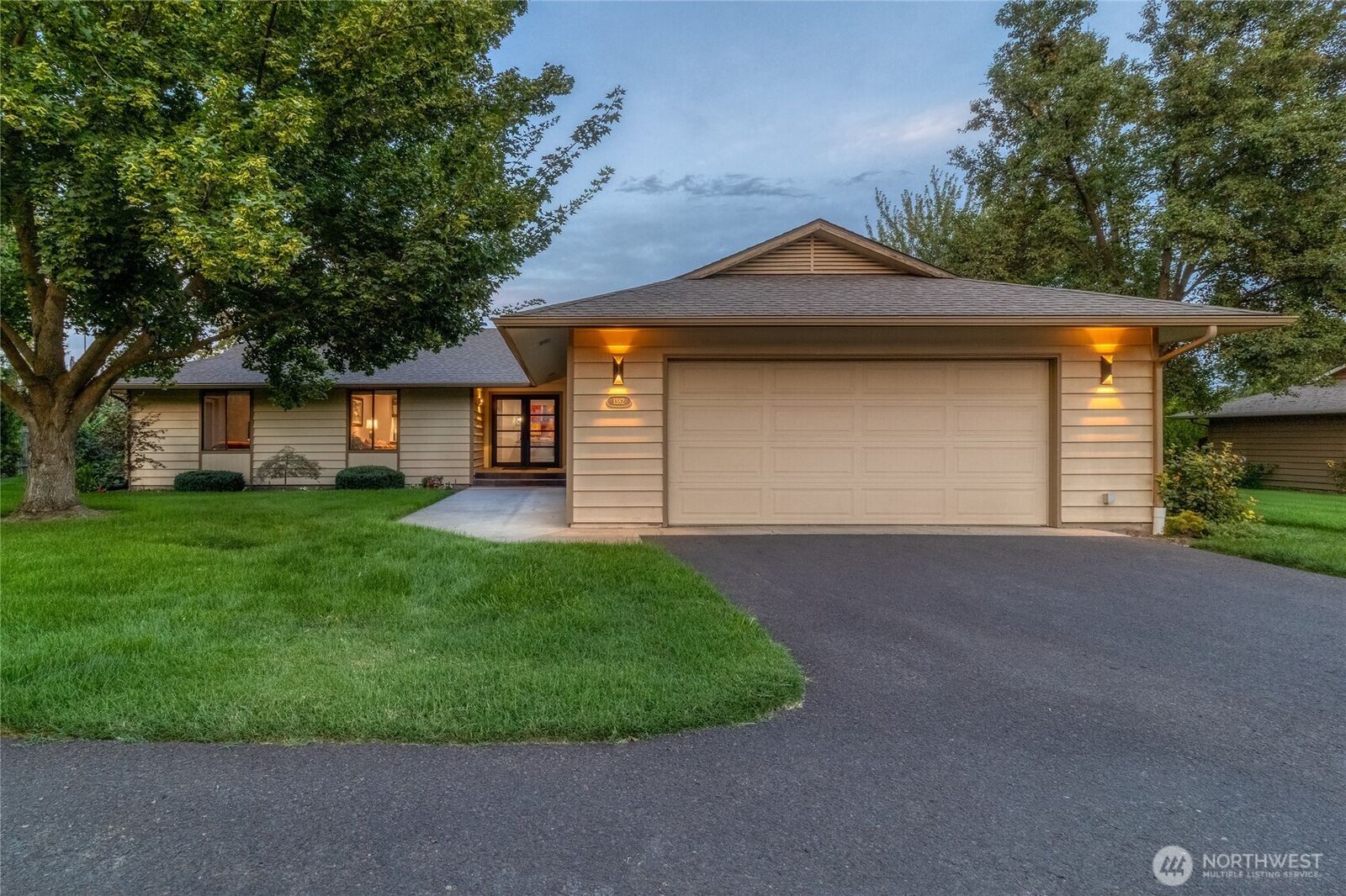 Property Photo:  1382  Highland Road  WA 99362 