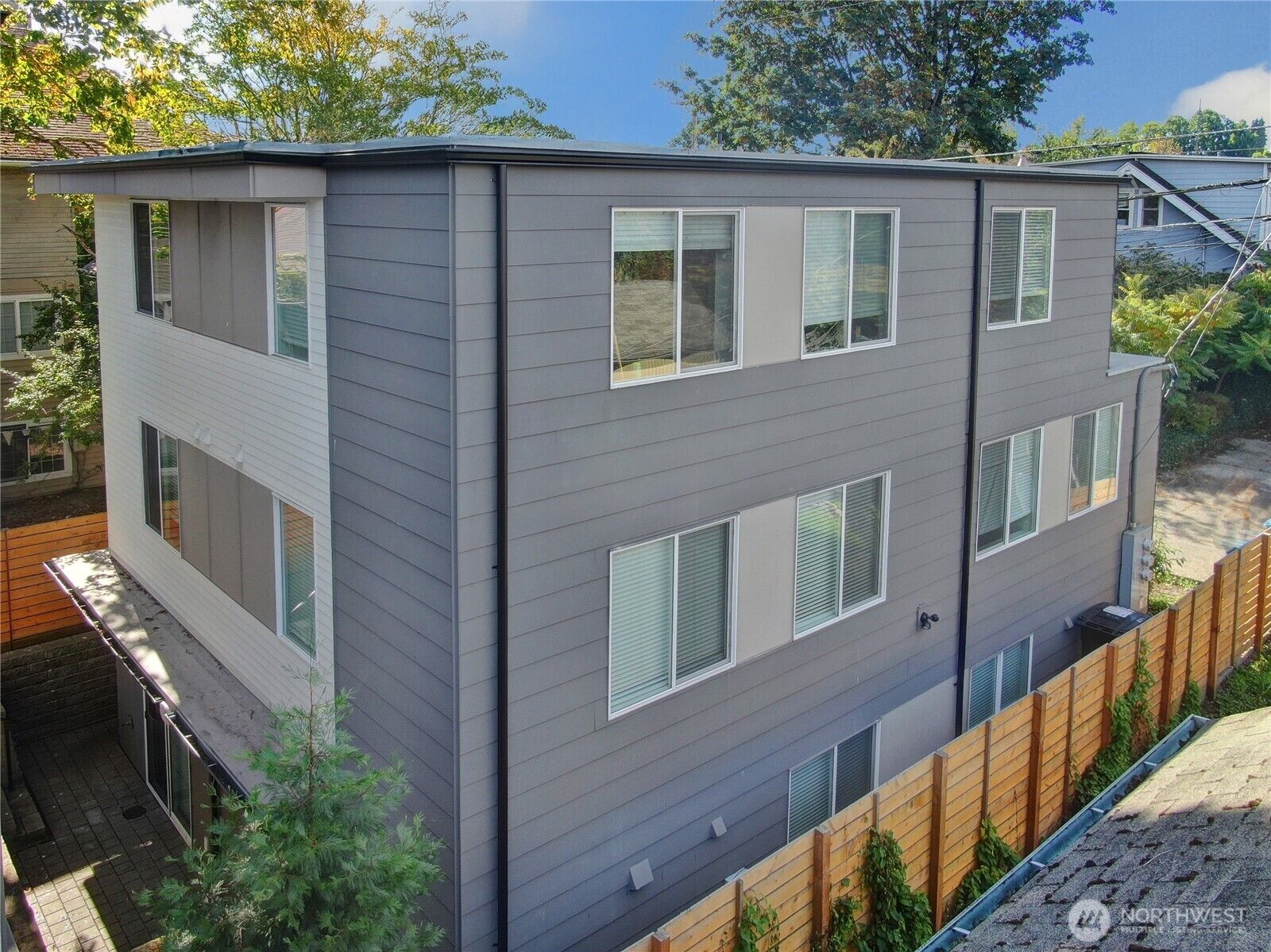 Property Photo:  4709 B  8th Avenue NE  WA 98105 