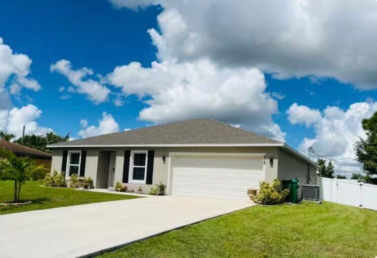 Property Photo:  479 SW SW Holden Terrace Terrace  FL 34984 