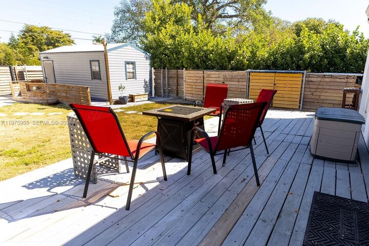 Property Photo: 1629 Arthur St FL 33020