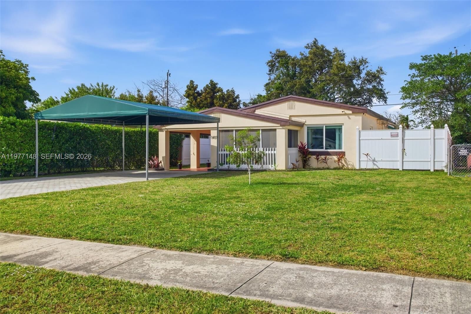 Property Photo:  1455 NE 180th St  FL 33162 