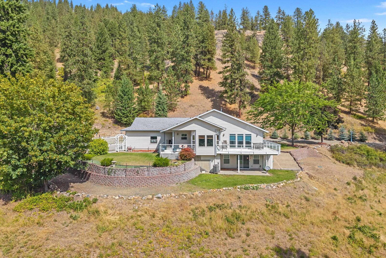 Property Photo:  2024 Summit Valley Q Rd  WA 99101 