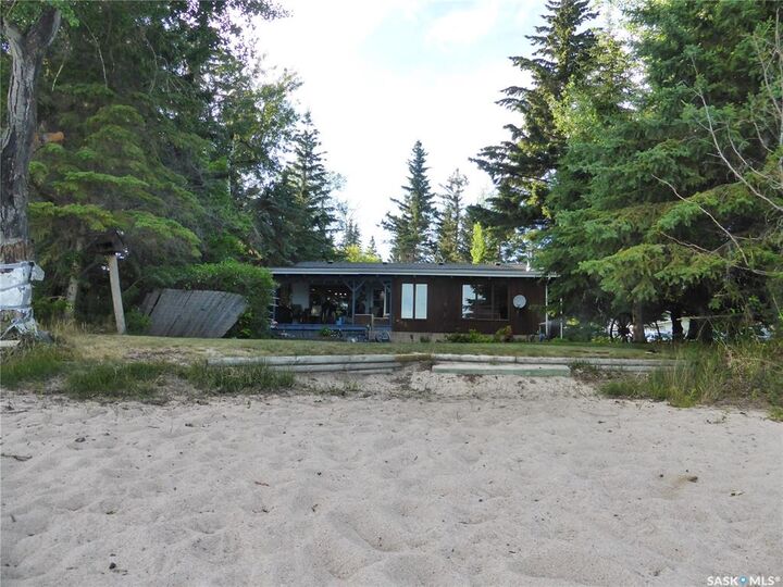 Property Photo:  1550 Willow Avenue  SK S0M 1J0 