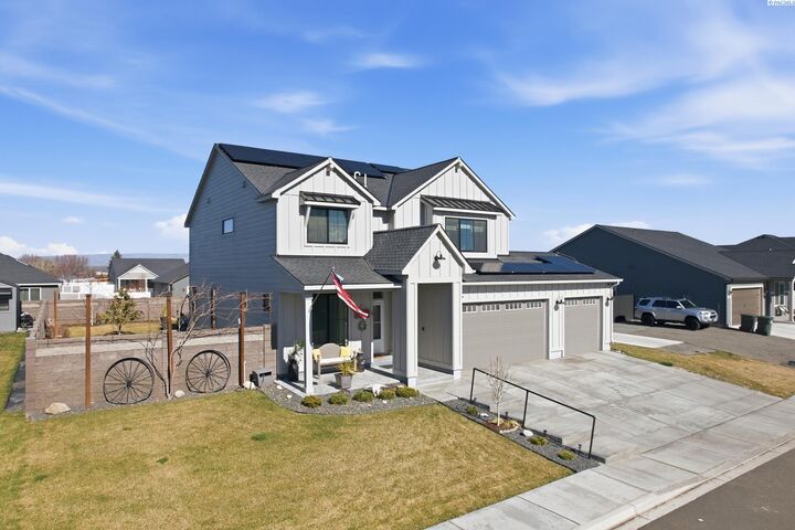 Property Photo:  313 Ruby Ave  WA 98930 