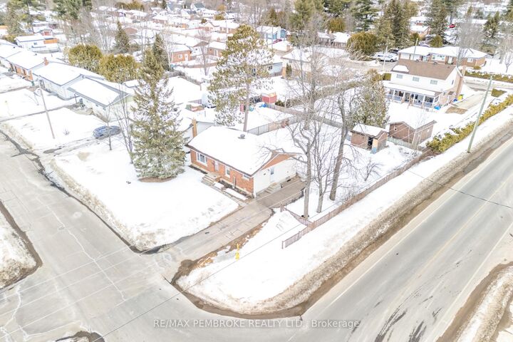Property Photo: 114 Hemlock Street ON K8H 3C2