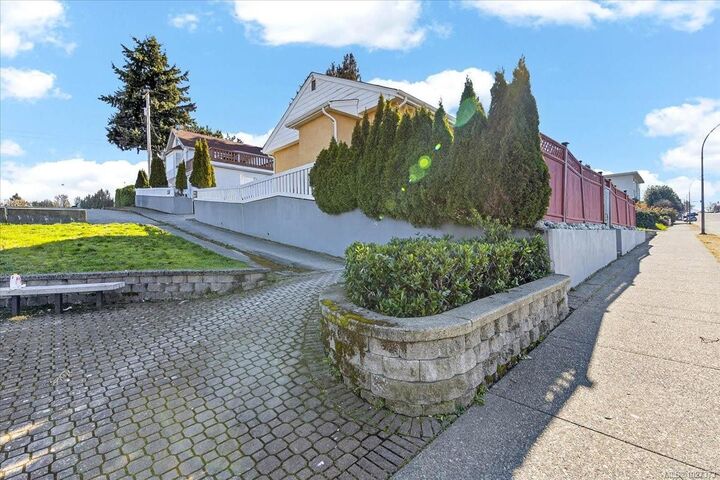 Property Photo: 3291 3rd Ave BC V9Y 4C9