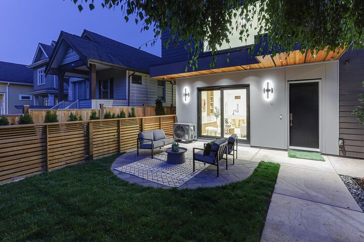 Property Photo: 944 E 13 Avenue 1 BC V5T 2L6