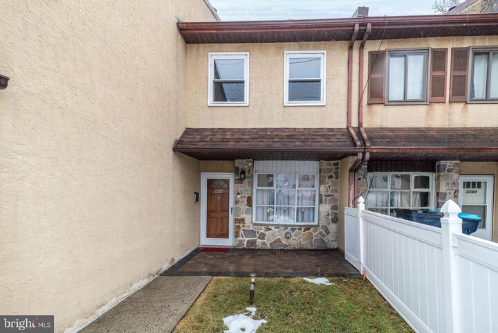 Property Photo:  2282 Suzann Drive  PA 18976 