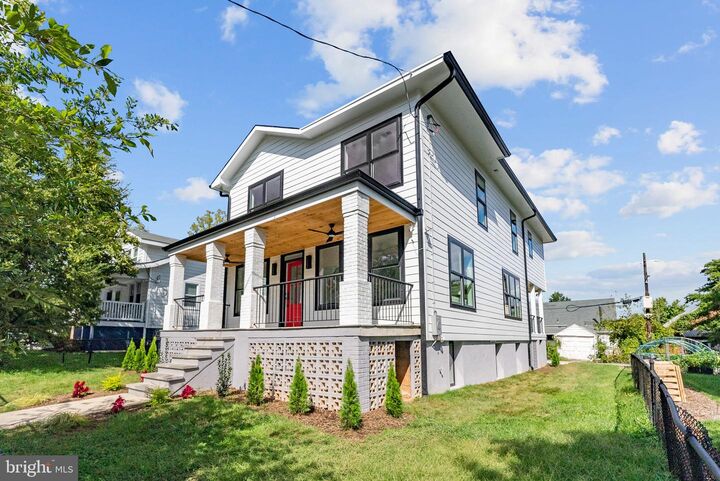 Property Photo:  2118 Rand Place NE  DC 20002 